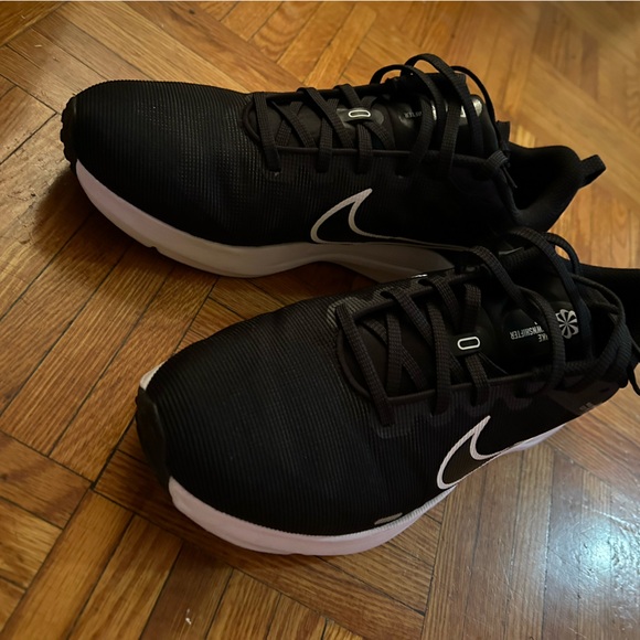 Nike Women’s Size 11 Sneakers - Picture 3 of 4